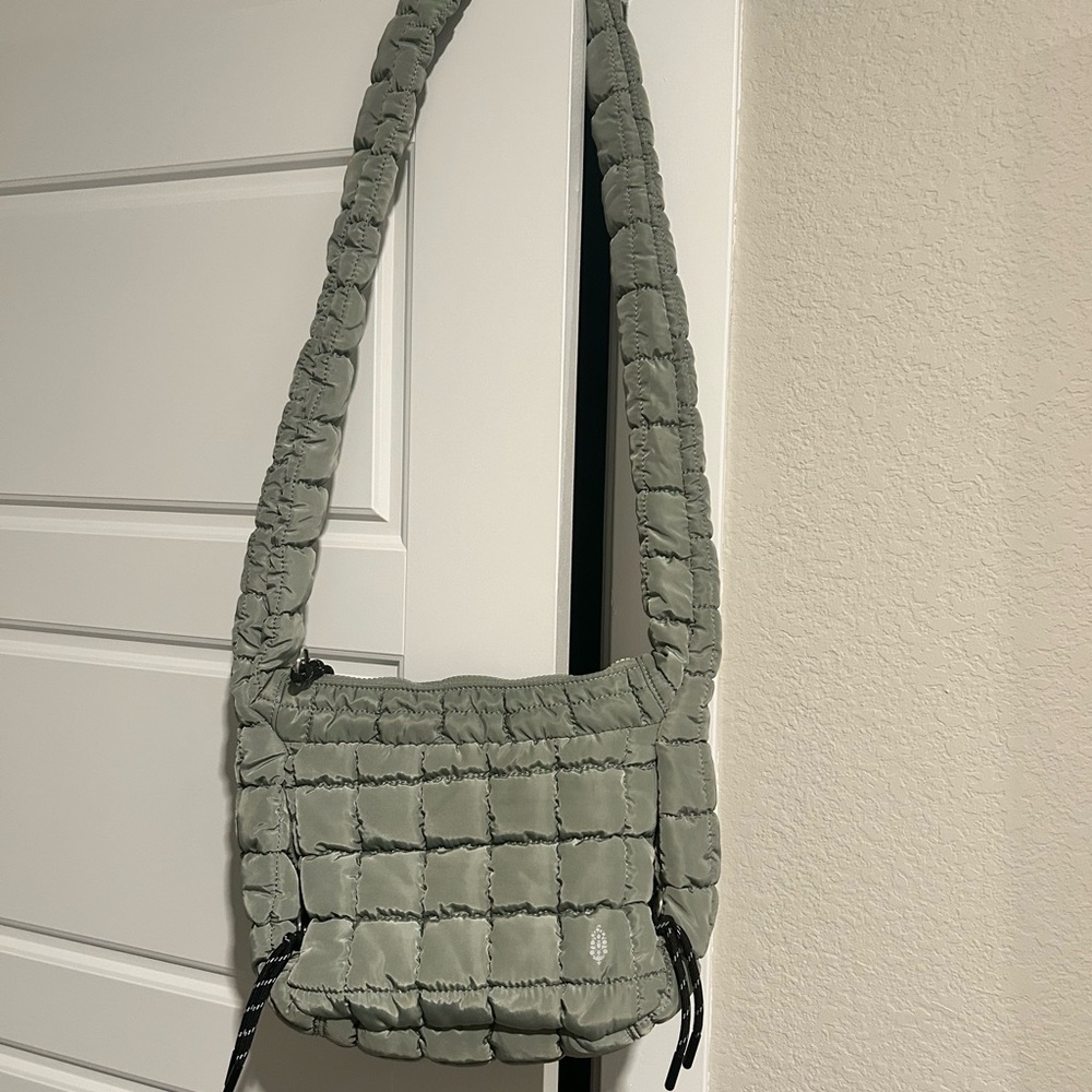 FP Movement Quilted Carryall Sling
Sage Baby Gym Bag Free People
Stone Green - Picture 3 of 5